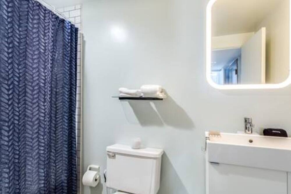Photo of Bathroom in River North