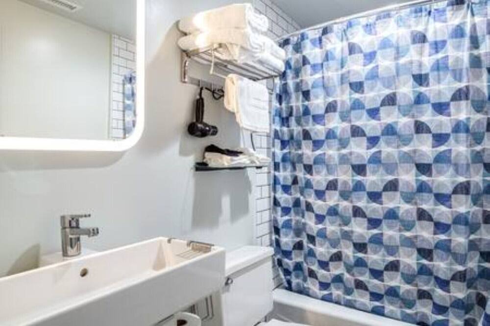 Photo of Bathroom in River North