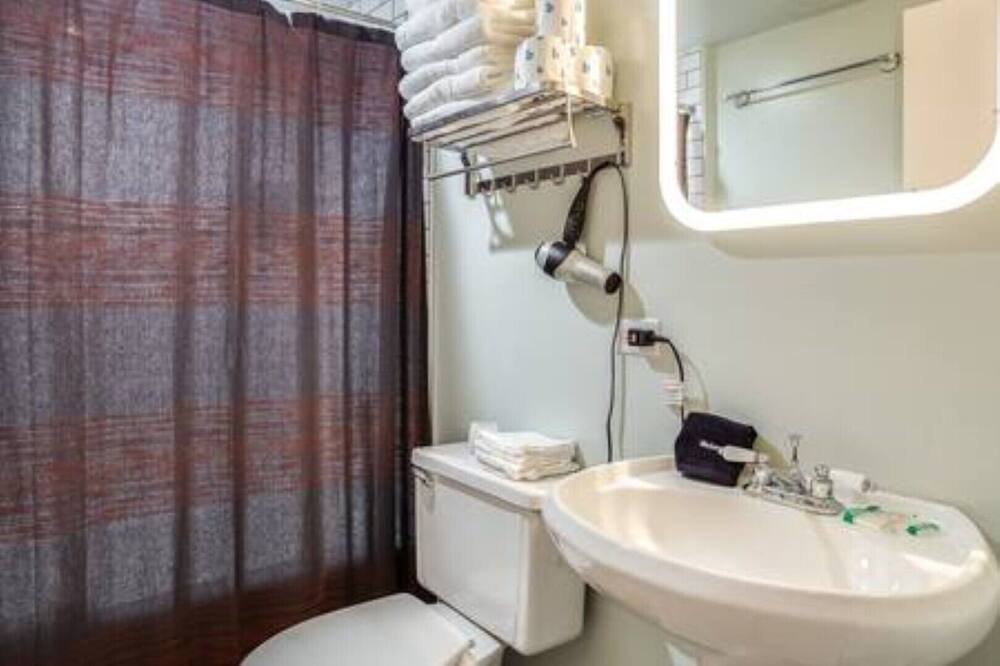 Photo of Bathroom in River North