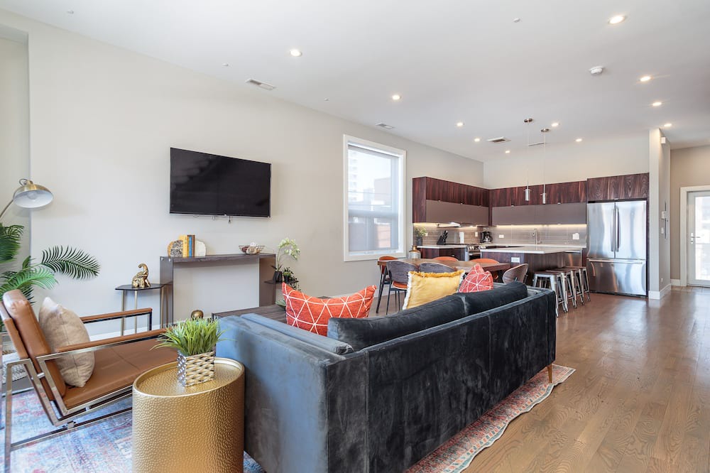 Photo of Livingroom in River North