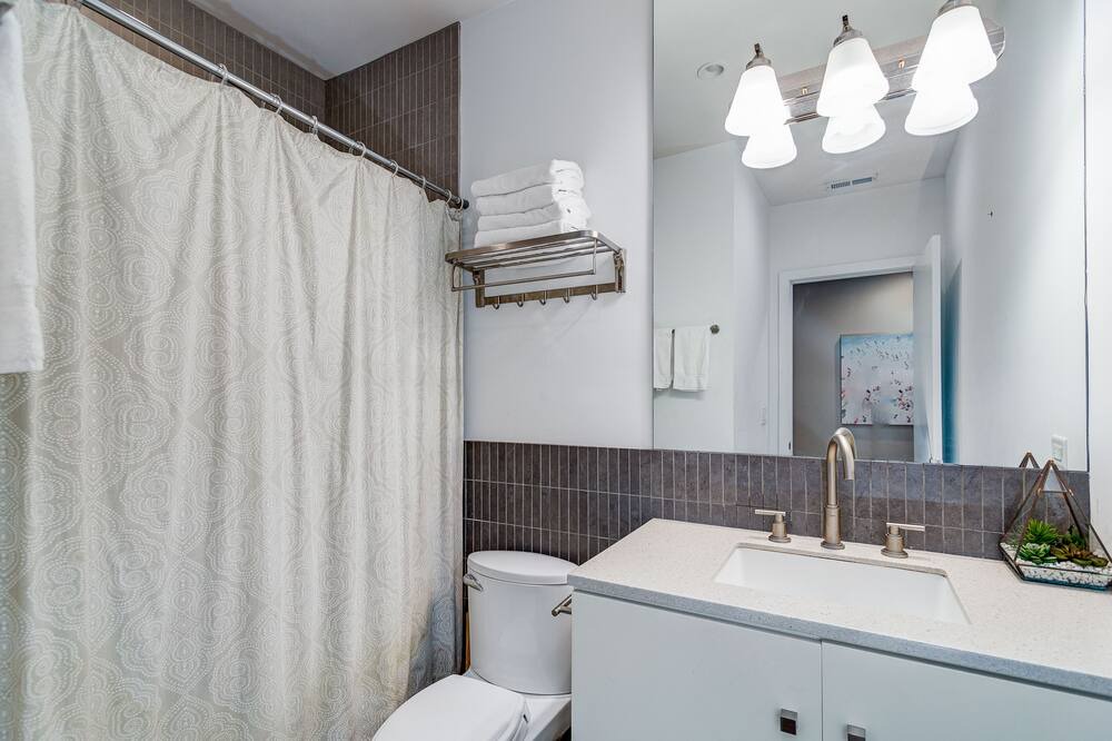 Photo of Bathroom in River North