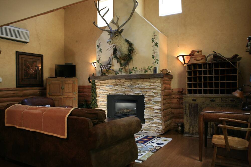 Photo of Livingroom in Utica