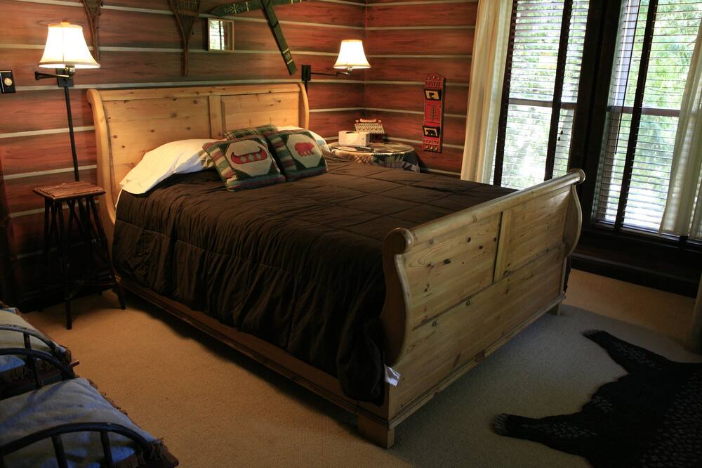 Photo of Bedroom in Utica