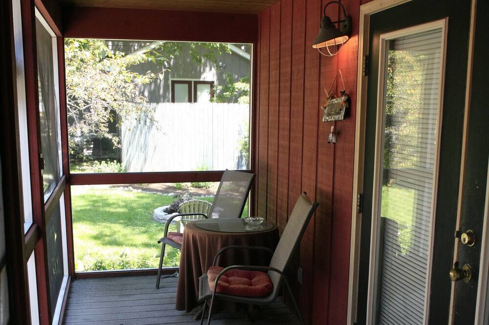 Photo of Patio Balcony in Utica