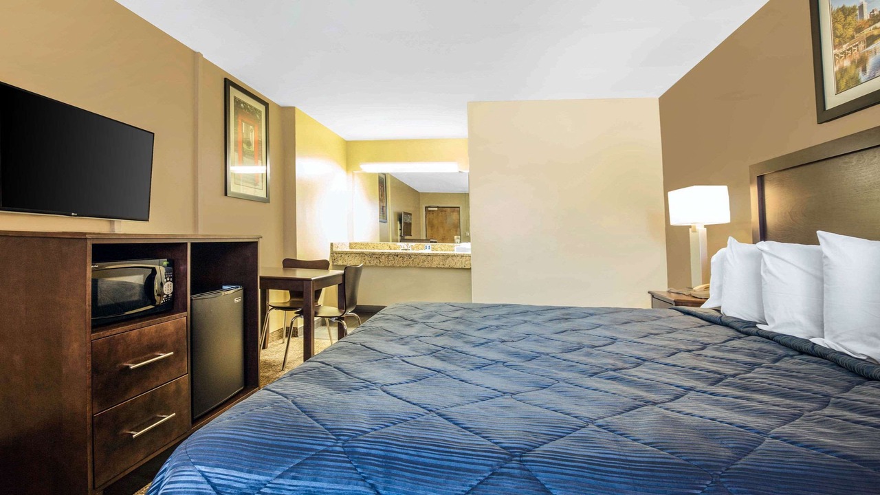 Photo of Bedroom in Lyons