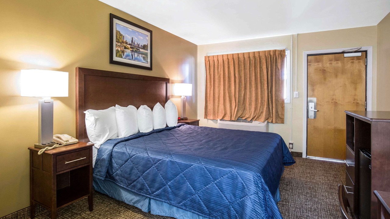Photo of Bedroom in Lyons