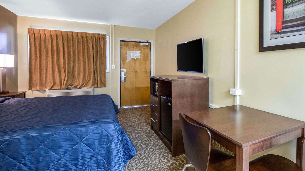 Photo of Bedroom in Lyons