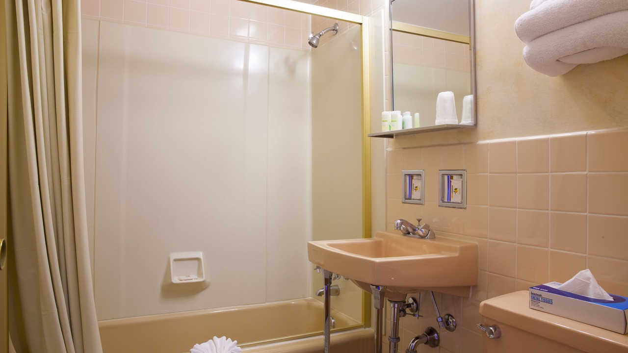 Photo of Bathroom in Edgewater