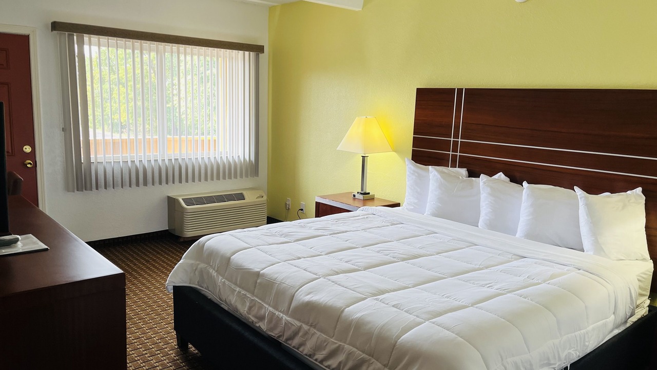 Photo of Bedroom in East Dubuque