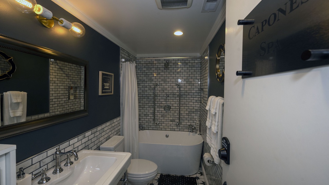 Photo of Bathroom in Lincoln Park