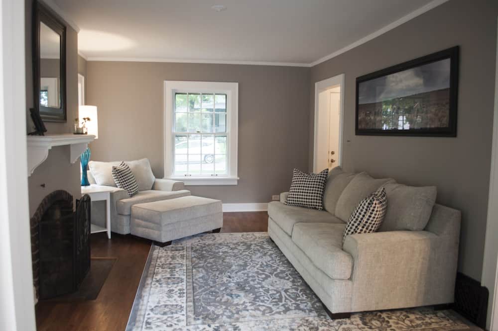 Photo of Livingroom in Naperville