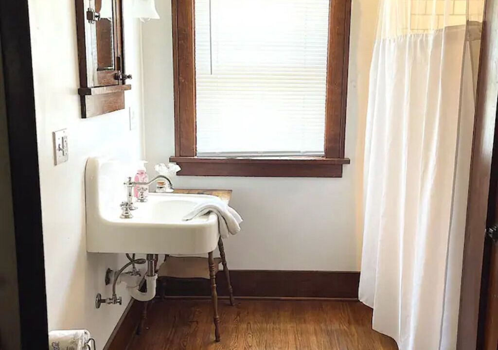 Photo of Bathroom in Central City