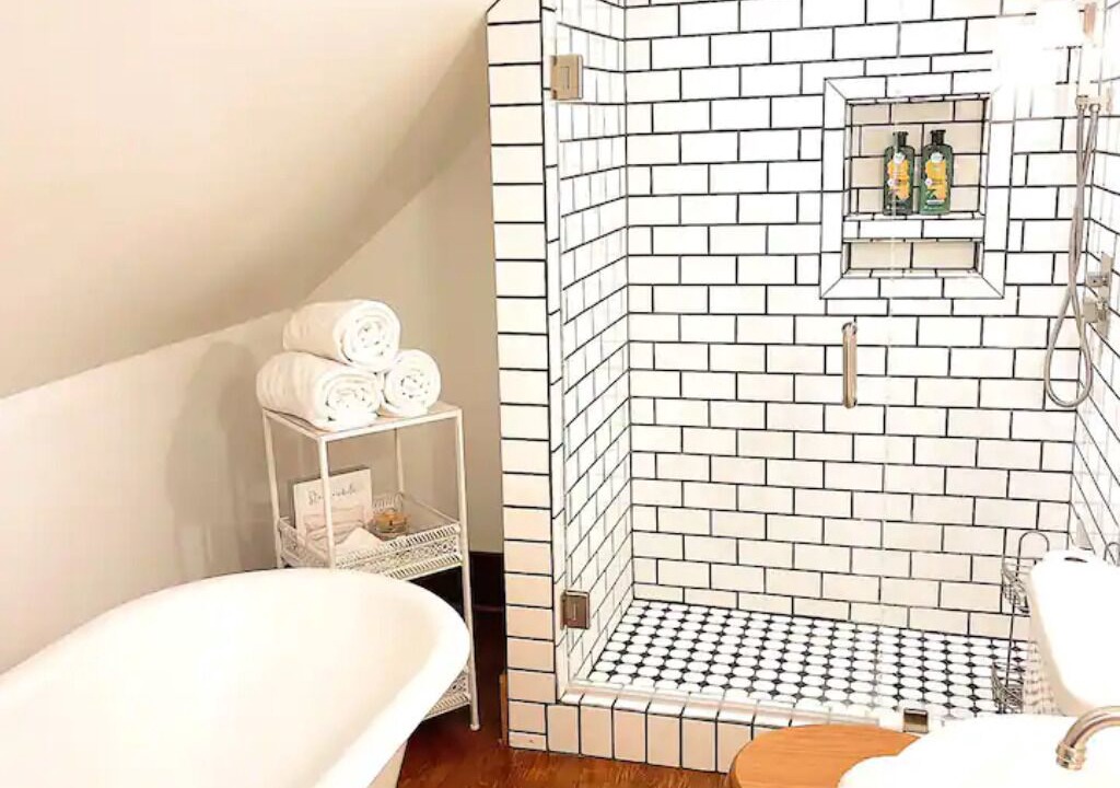 Photo of Bathroom in Central City