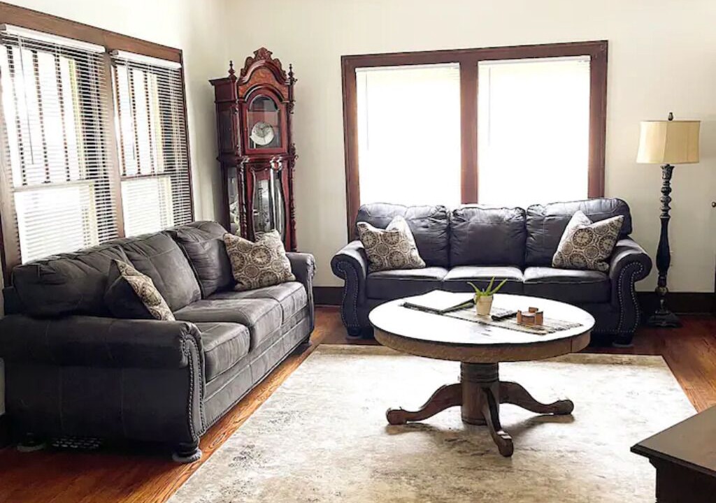 Photo of Livingroom in Central City