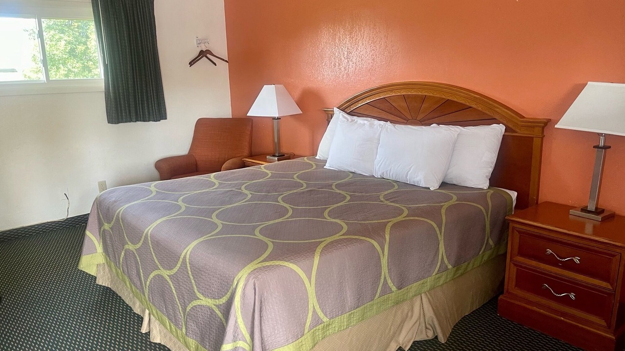 Photo of Bedroom in Flora