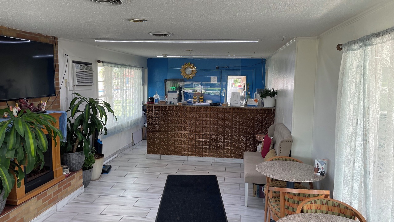 Photo of Livingroom in Flora