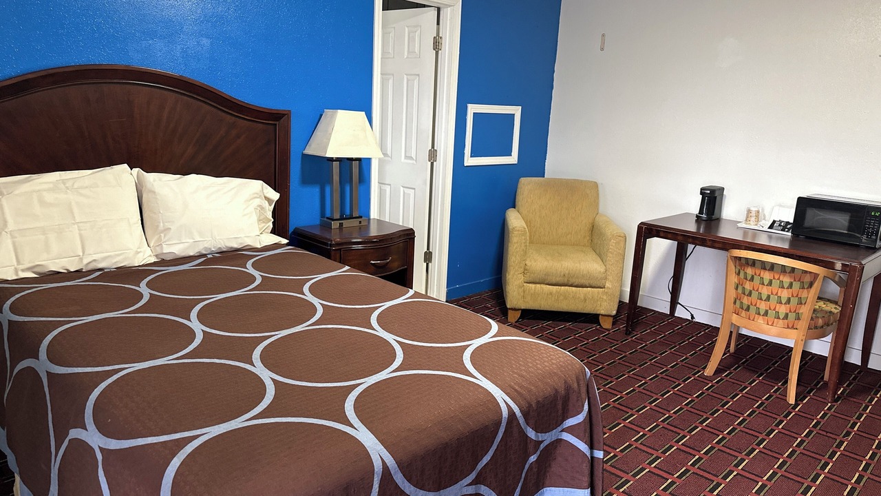 Photo of Bedroom in Flora