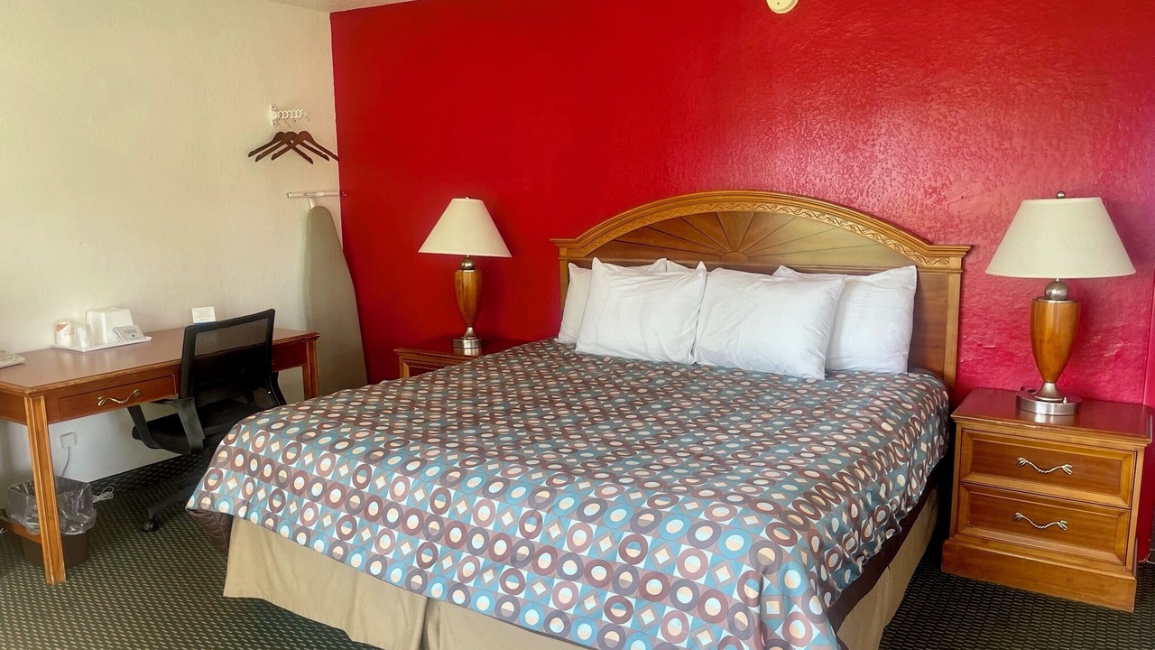 Photo of Bedroom in Flora