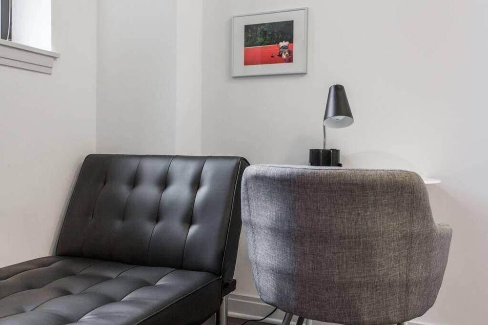 Photo of Livingroom in East Hyde Park