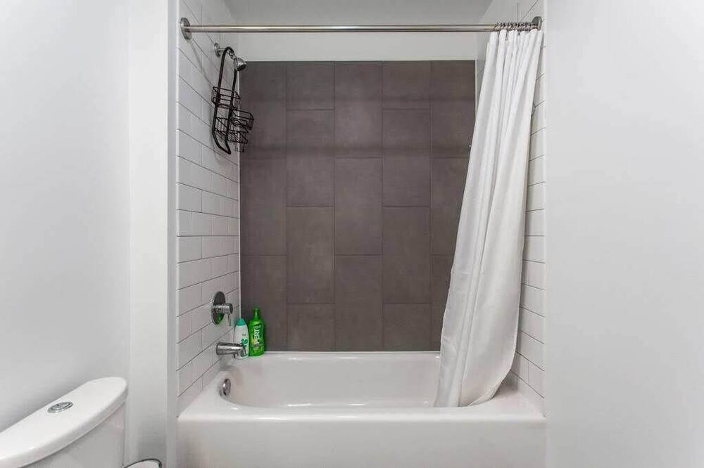 Photo of Bathroom in East Hyde Park