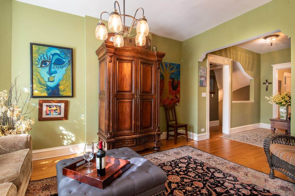 Photo of Livingroom in Lakeview
