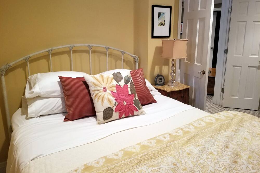 Photo of Bedroom in Lakeview