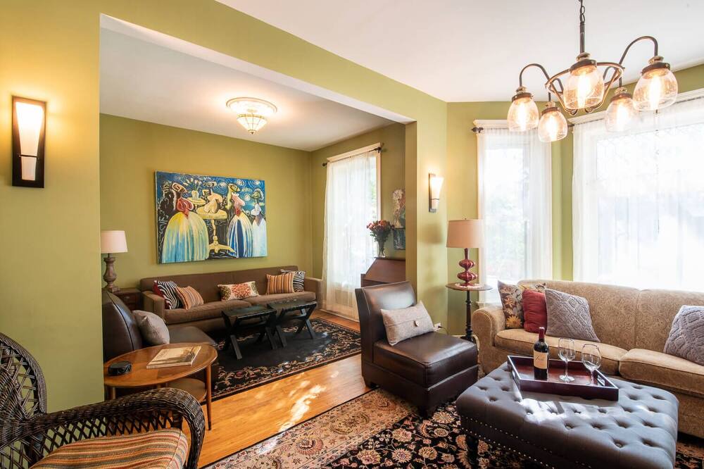 Photo of Bedroom in Lakeview
