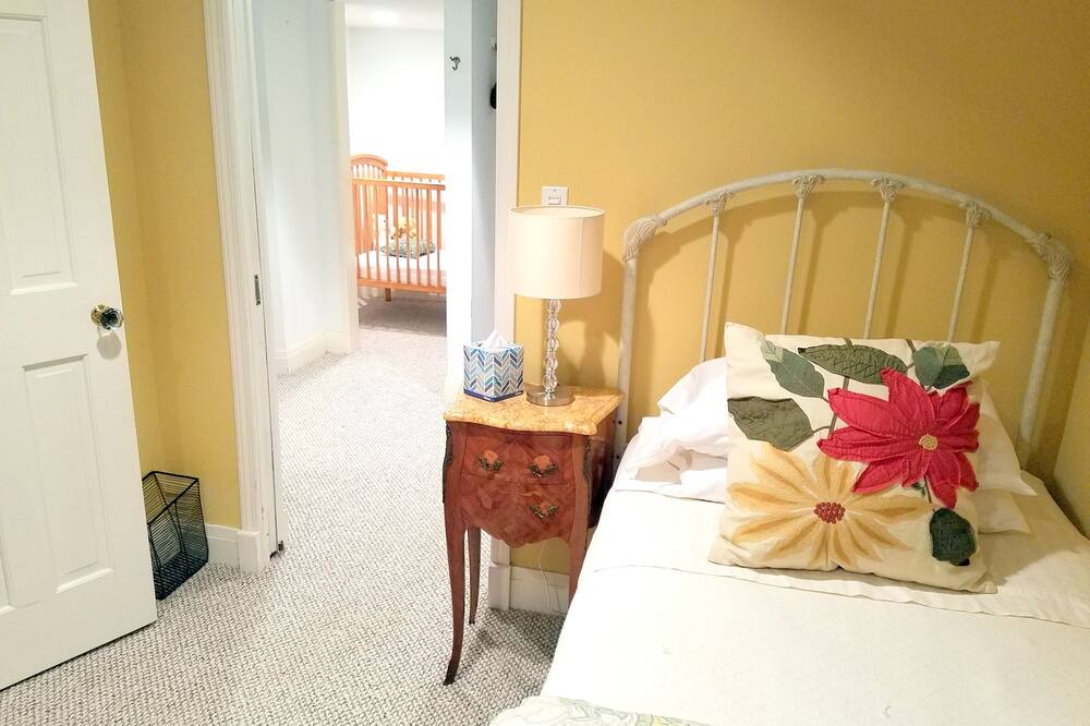 Photo of Bedroom in Lakeview