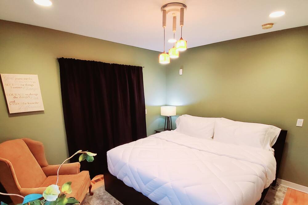 Photo of Bedroom in Justice