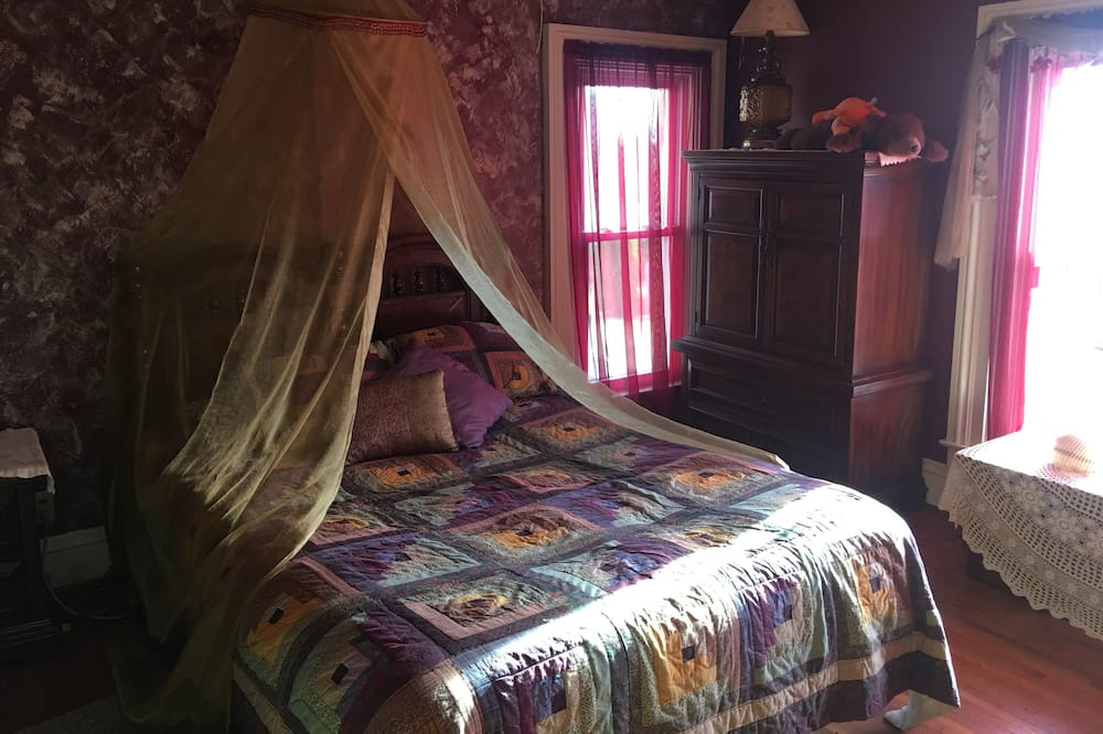 Photo of Bedroom in Holcomb