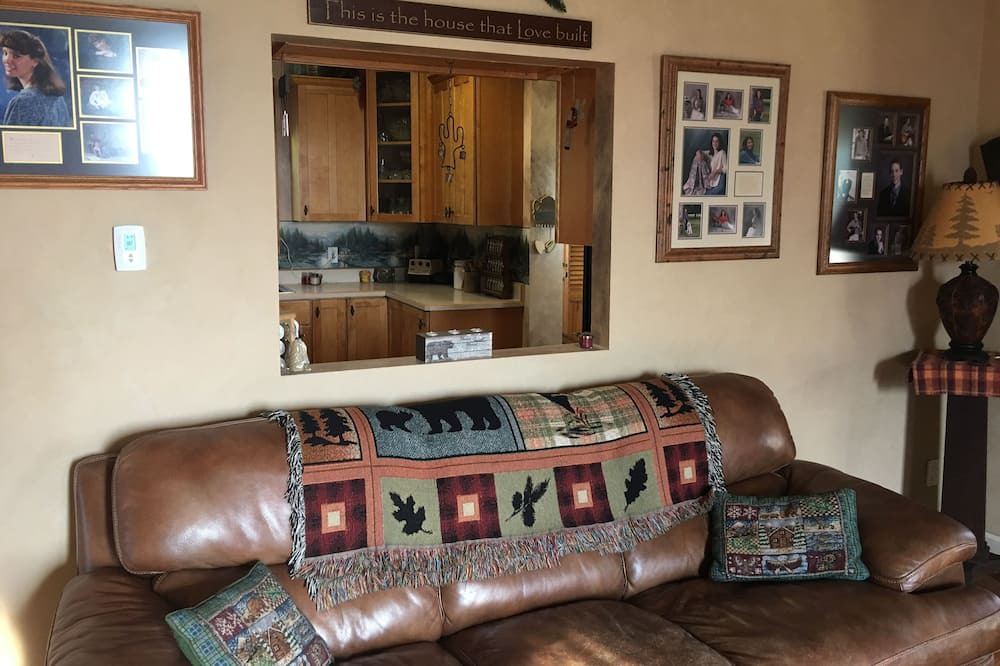 Photo of Bedroom in Holcomb