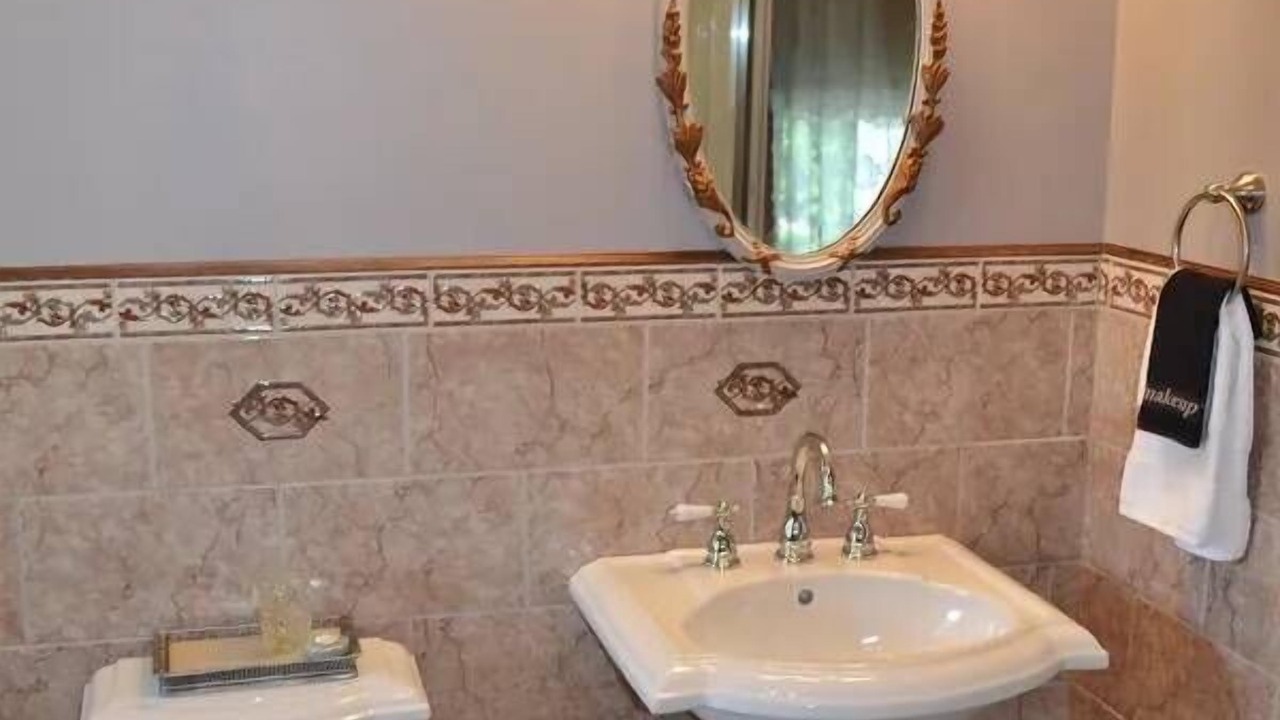 Photo of Bathroom in Prairie du Rocher