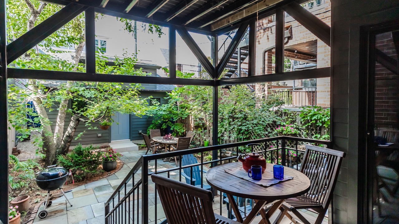 Photo of Outdoor in Lakeview