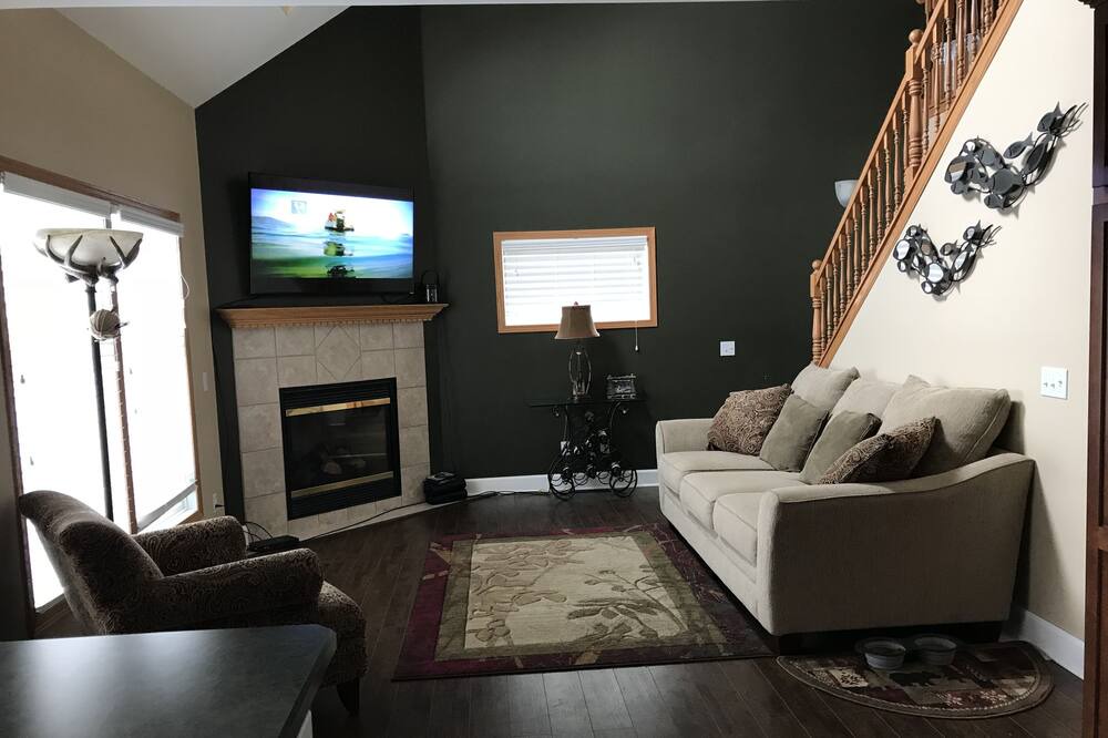 Photo of Livingroom in Apple River