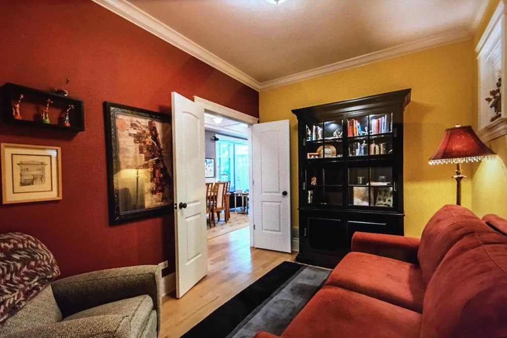 Photo of Livingroom in Ravenswood