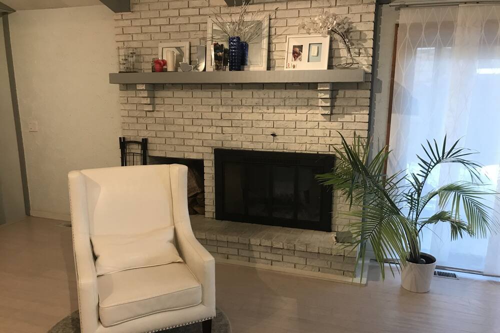 Photo of Livingroom in Shiloh