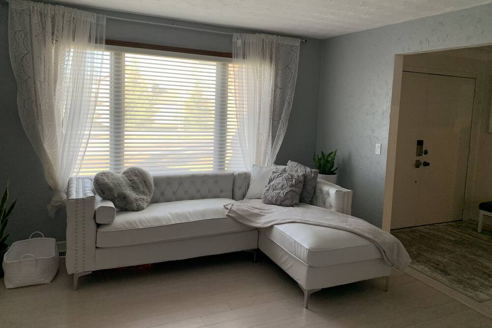 Photo of Livingroom in Shiloh