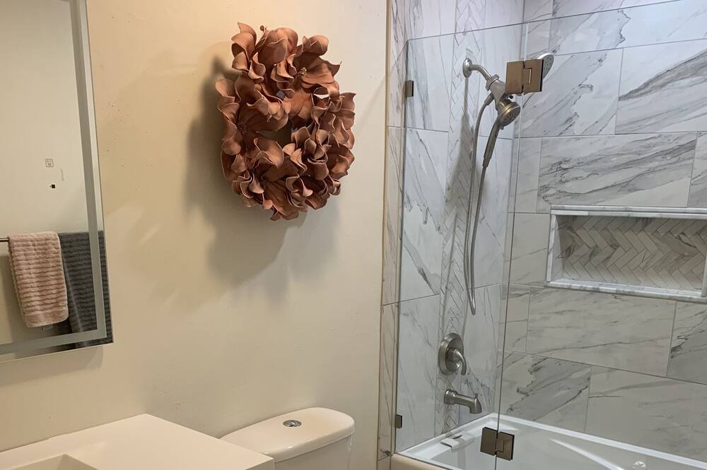 Photo of Bathroom in Shiloh