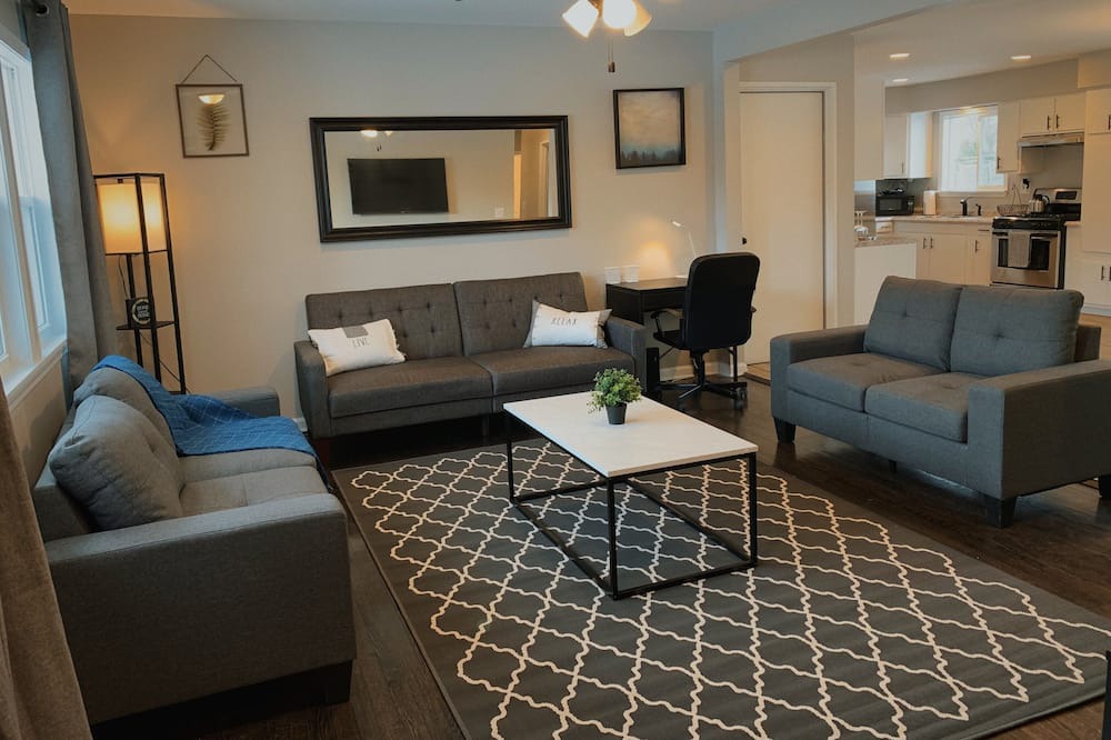 Photo of Livingroom in Aurora