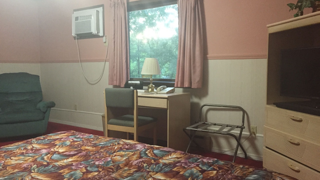 Photo of Bedroom in Carlinville