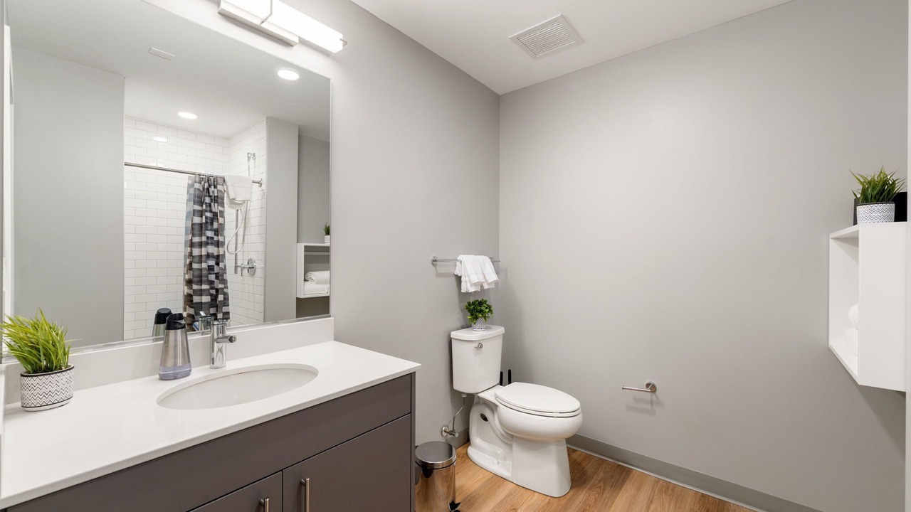 Photo of Bathroom in River North
