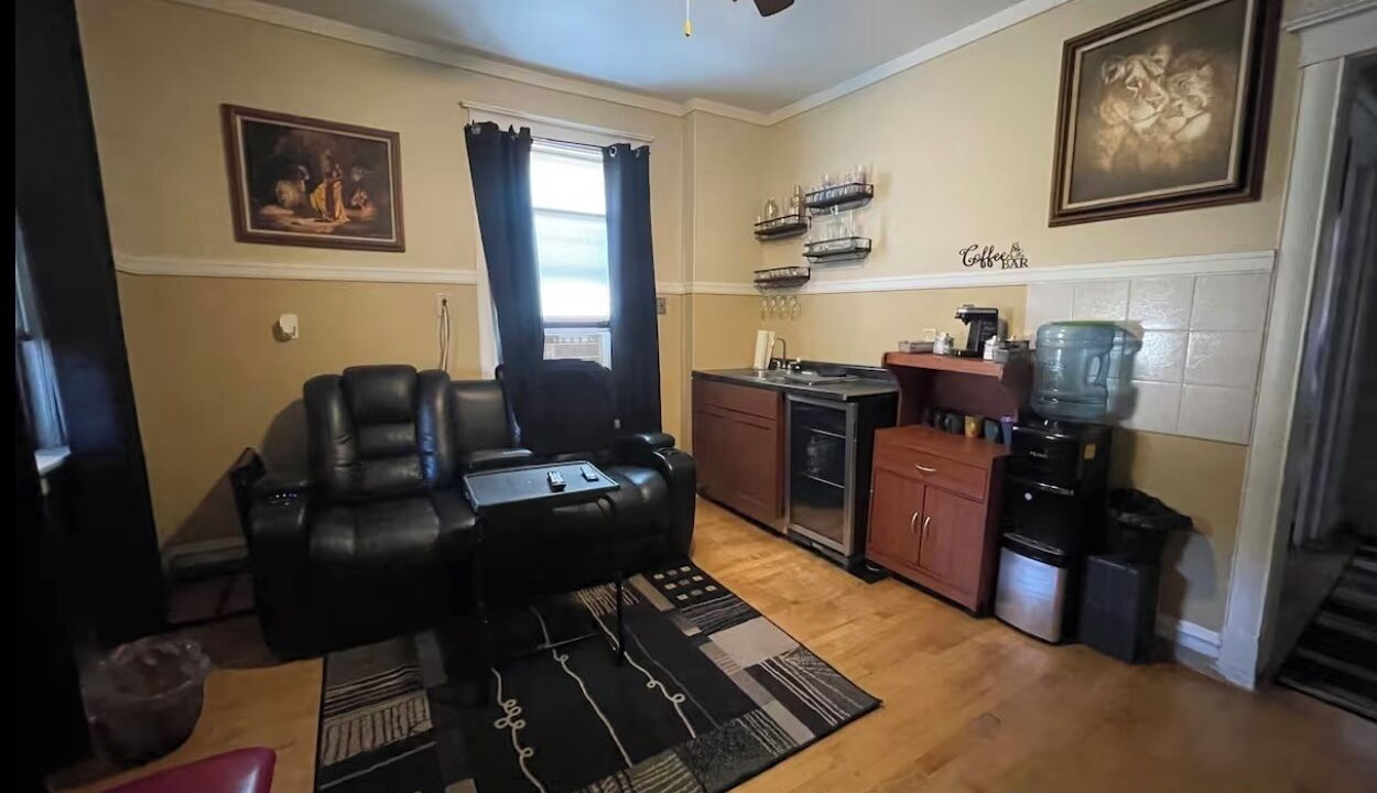 Photo of Livingroom in Blue Island