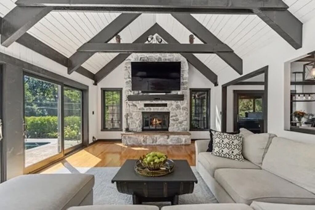 Photo of Livingroom in Green Oaks