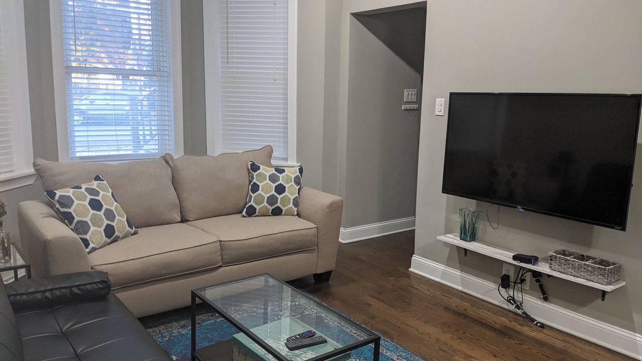 Photo of Livingroom in North Center