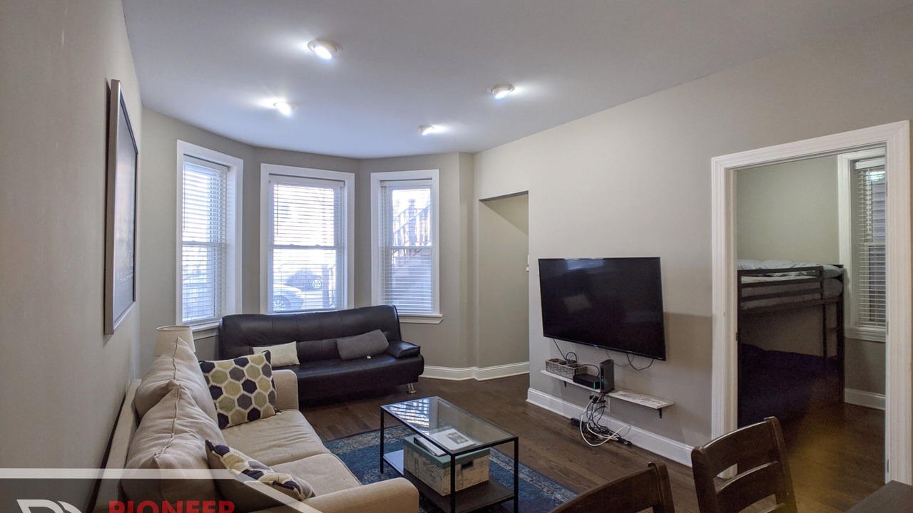 Photo of Livingroom in North Center