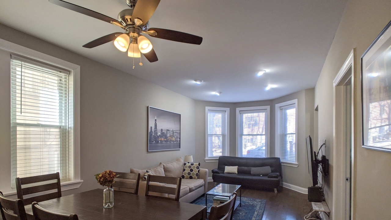 Photo of Livingroom in North Center