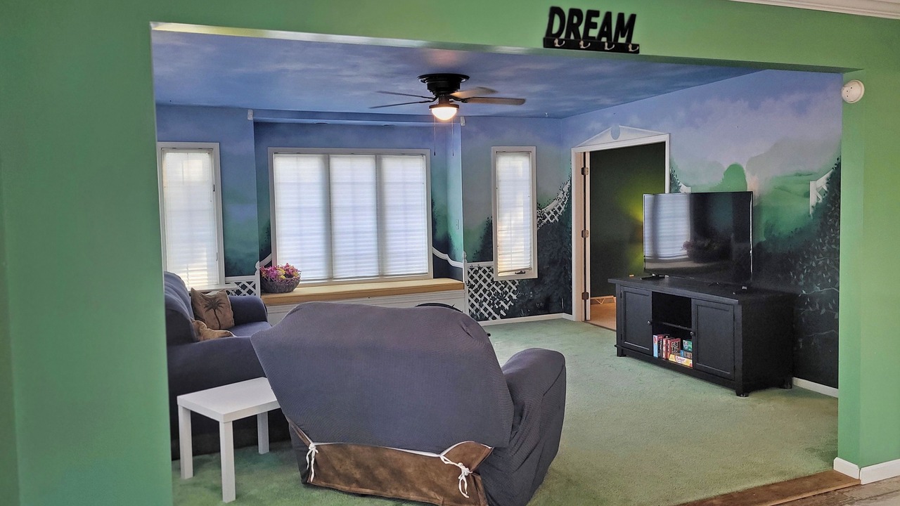 Photo of Livingroom in Leland Grove