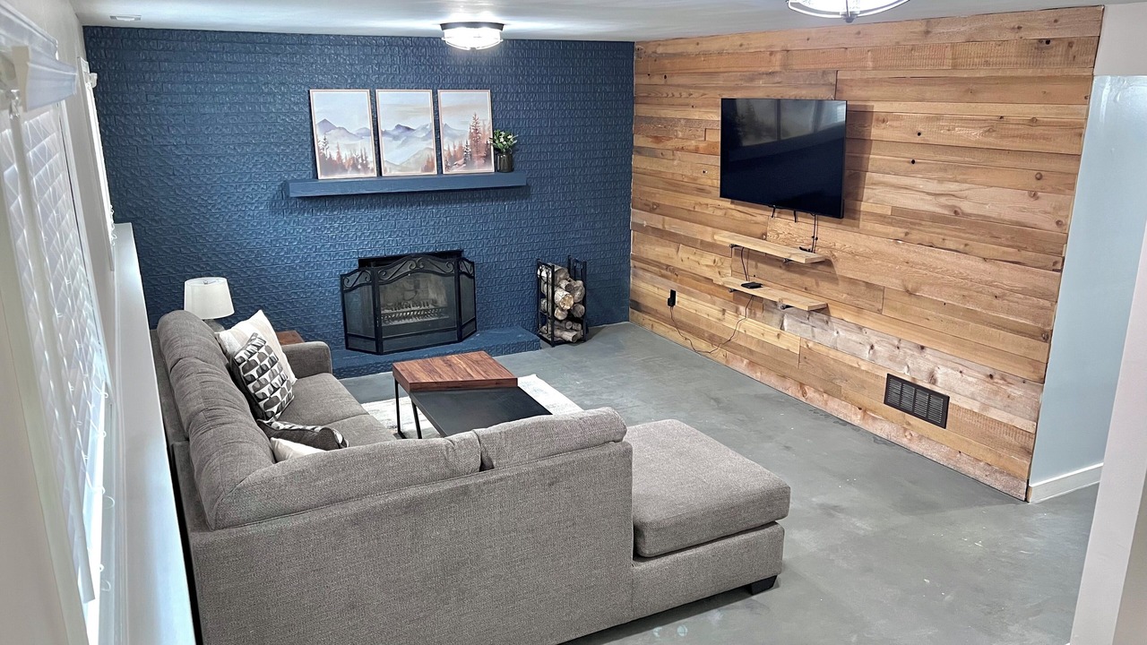 Photo of Livingroom in Champaign