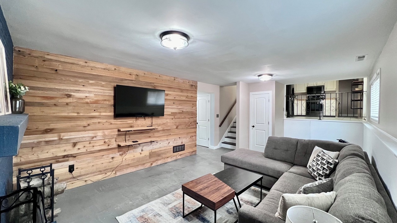 Photo of Livingroom in Champaign