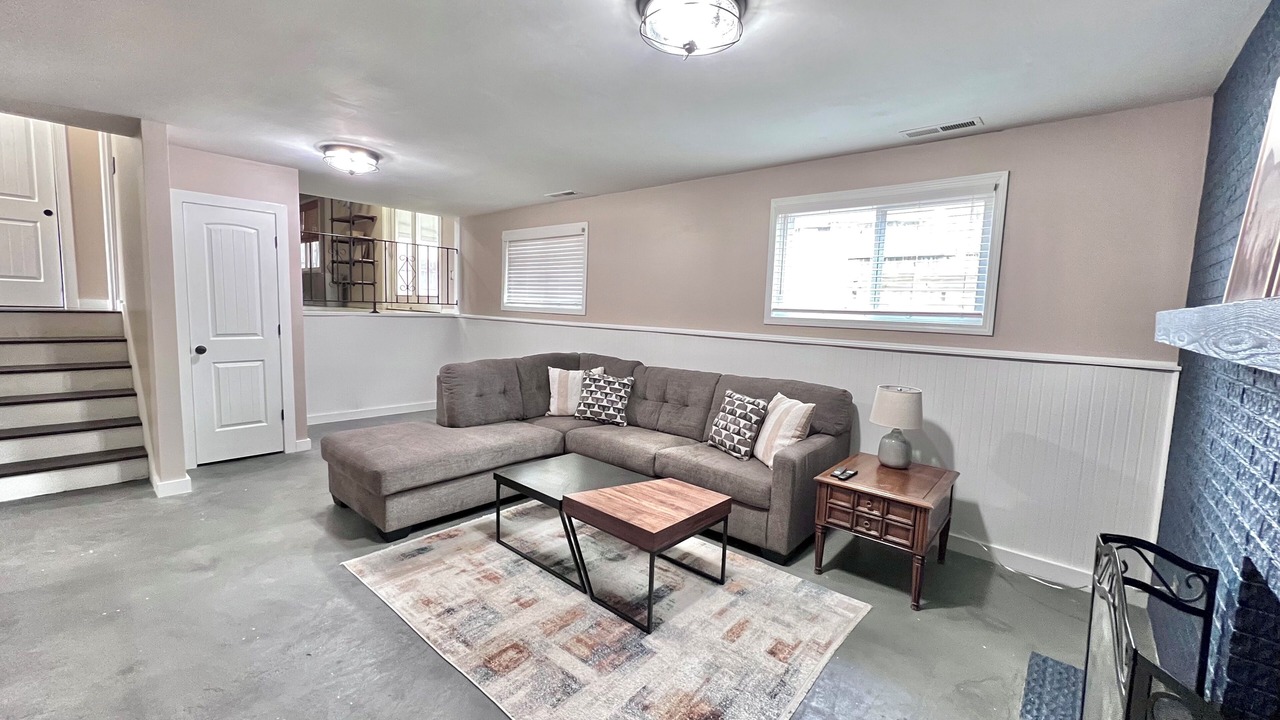 Photo of Livingroom in Champaign